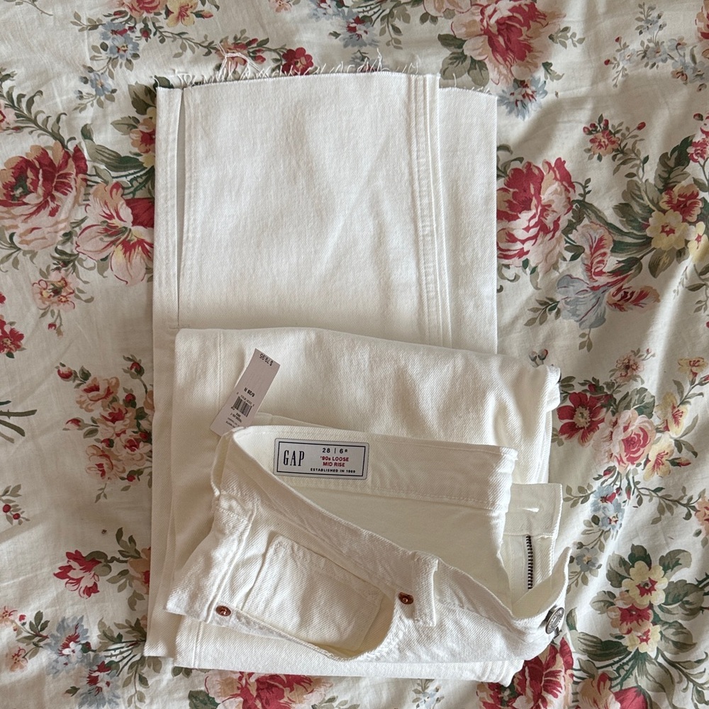 GAP Women's White Jeans 90s Loose Mid Rise 28/6R NWT
